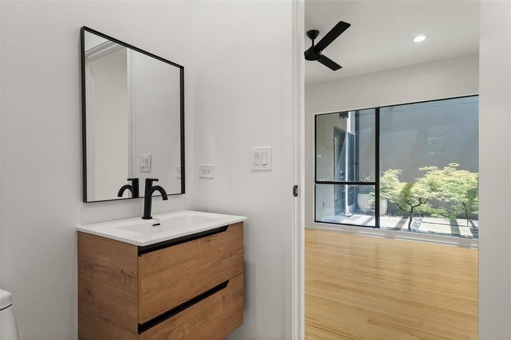 4230 Munger Ave #A - Photo 6 of 26