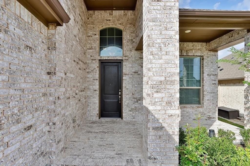 253 Gill Point Ln - Photo 3 of 40