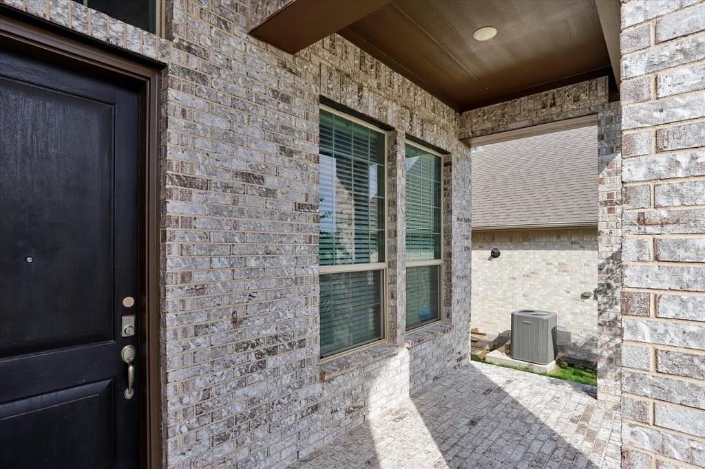 253 Gill Point Ln - Photo 4 of 40