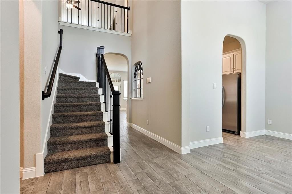 253 Gill Point Ln - Photo 5 of 40
