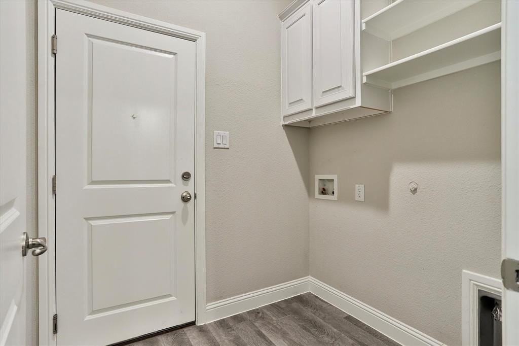 253 Gill Point Ln - Photo 7 of 40