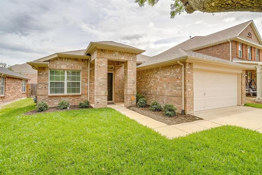 15712 Landing Creek Ln - Photo 2 of 20