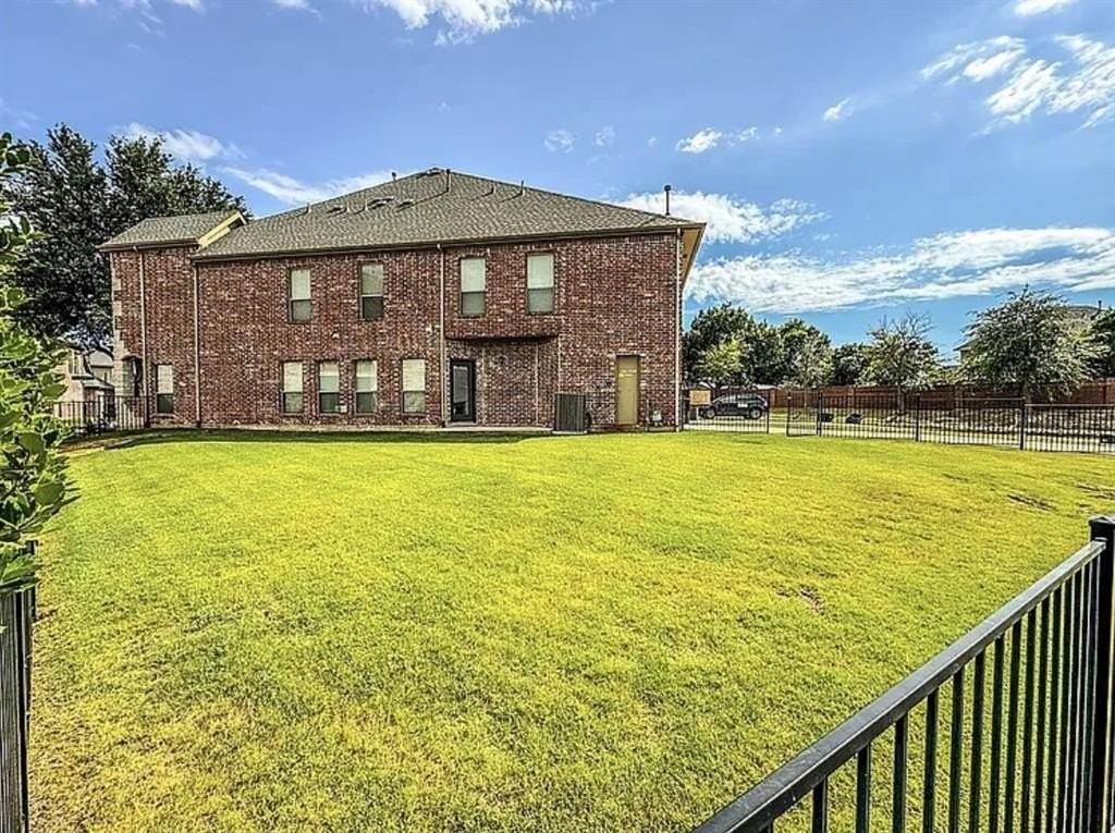 6712 Pistoia Dr - Photo 3 of 38