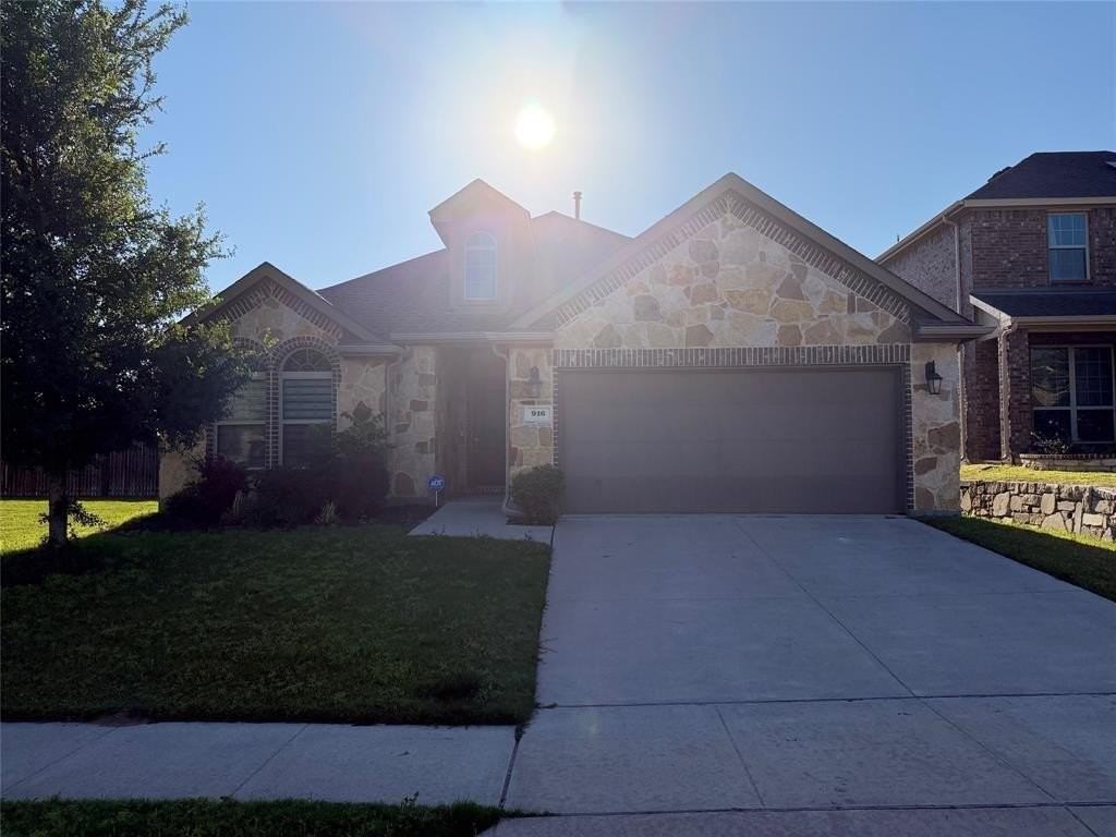 916 Laredo Ct - Photo 2 of 20