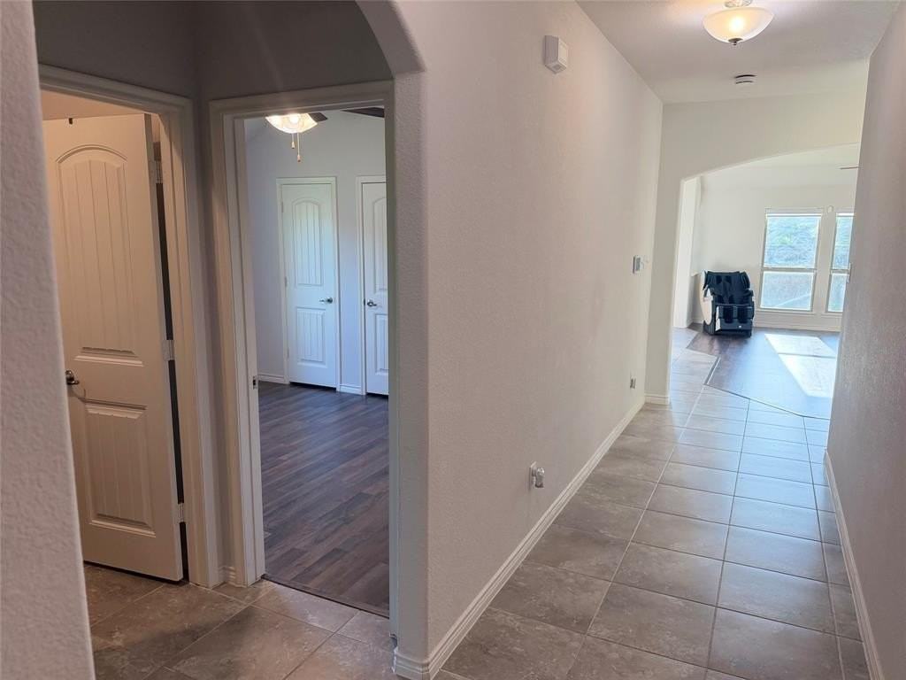 916 Laredo Ct - Photo 3 of 20