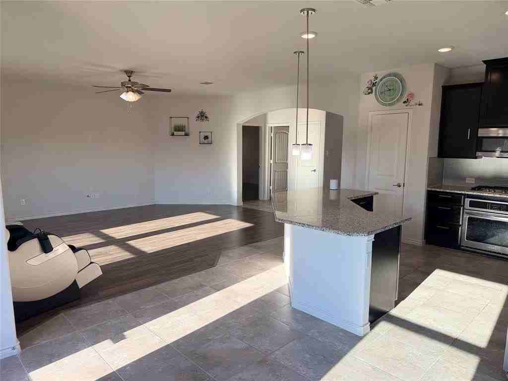 916 Laredo Ct - Photo 4 of 20
