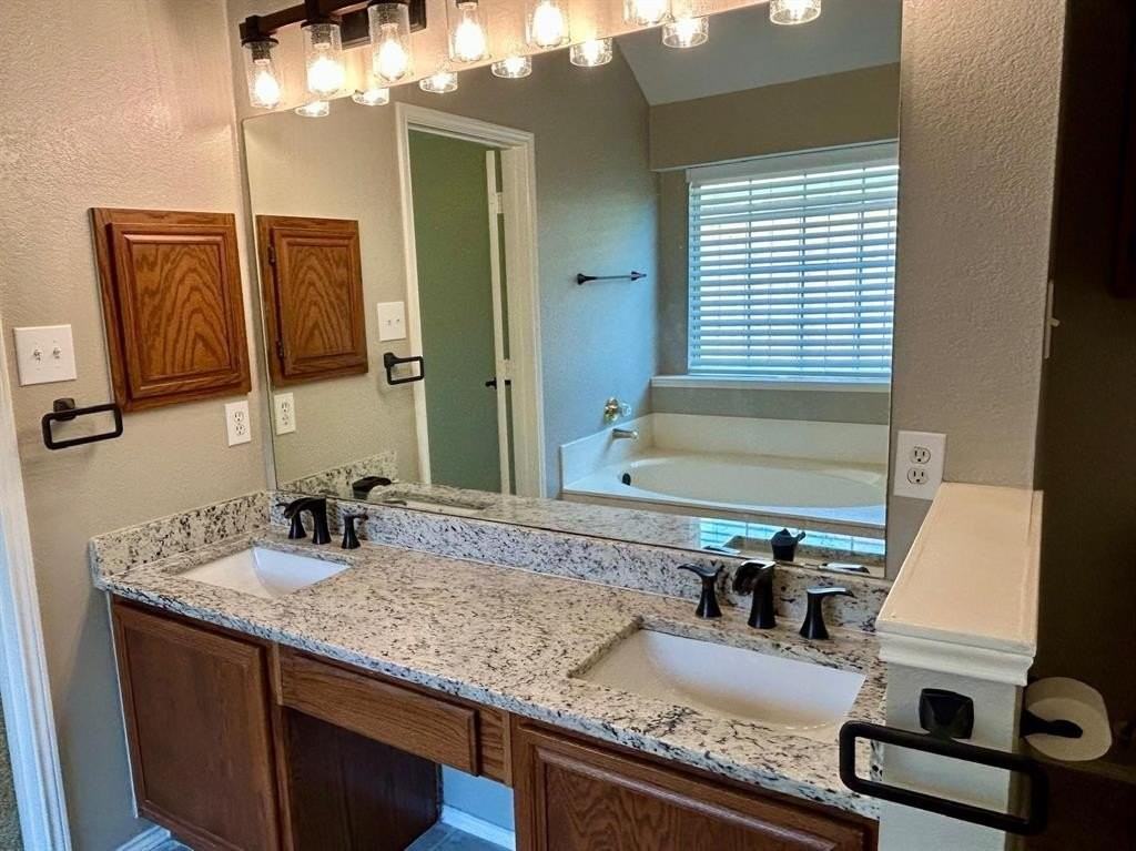 7928 Hazeltine Dr - Photo 7 of 12