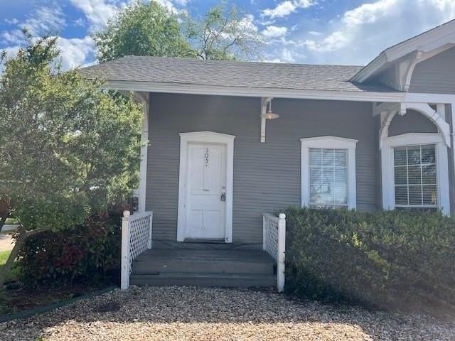 105 College St - Photo 2 of 13