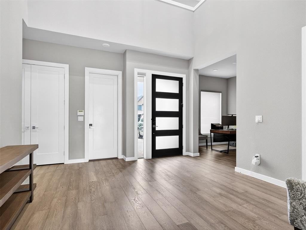 470 Providence Dr - Photo 4 of 40