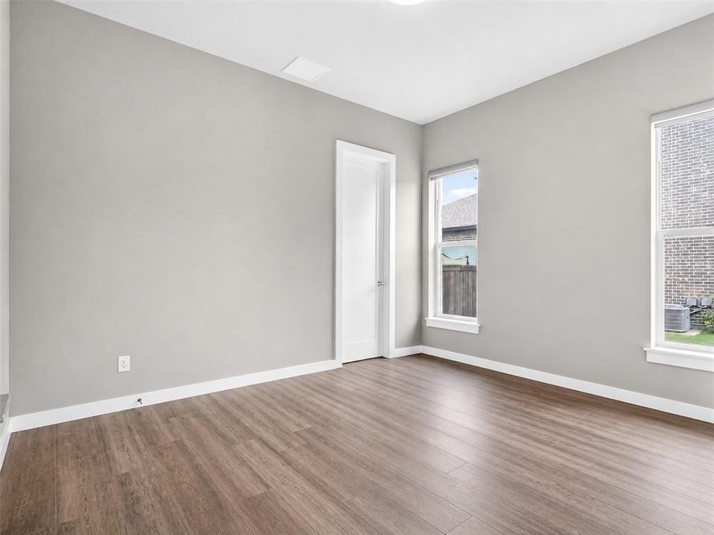 470 Providence Dr - Photo 5 of 40