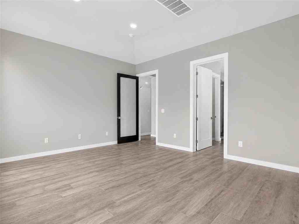 470 Providence Dr - Photo 7 of 40