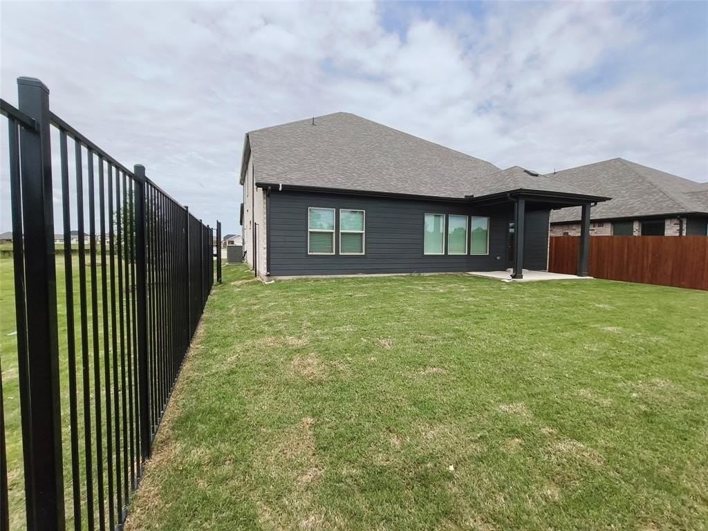 3403 Copperwood Dr - Photo 4 of 40