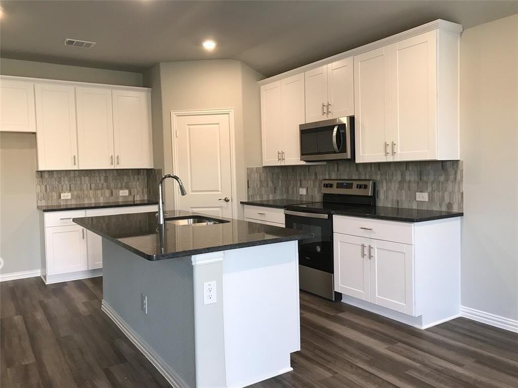 1806 Canyon Ln - Photo 2 of 20