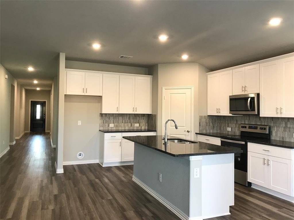 1806 Canyon Ln - Photo 3 of 20