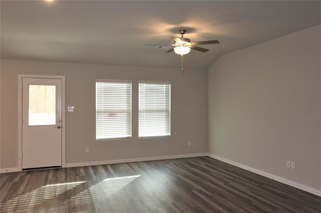 1806 Canyon Ln - Photo 5 of 20