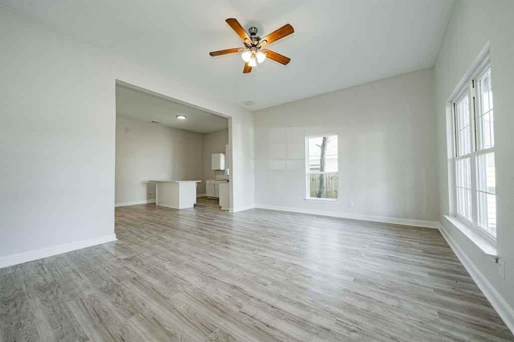 3419 Washington St - Photo 4 of 29