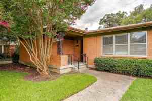 featured image of 3704 Jeanette Dr