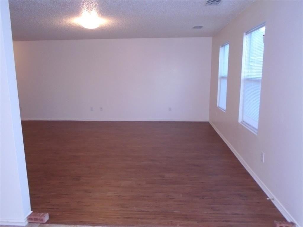 5008 Waterford Dr - Photo 3 of 25