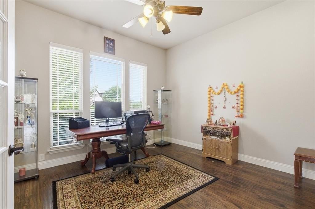 2304 Lynbridge Cir - Photo 4 of 36