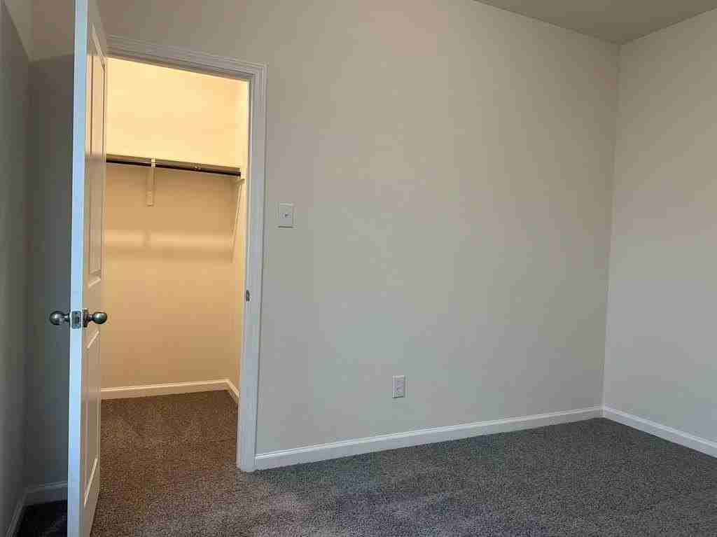 1819 Chapel Hill Rd - Photo 5 of 19
