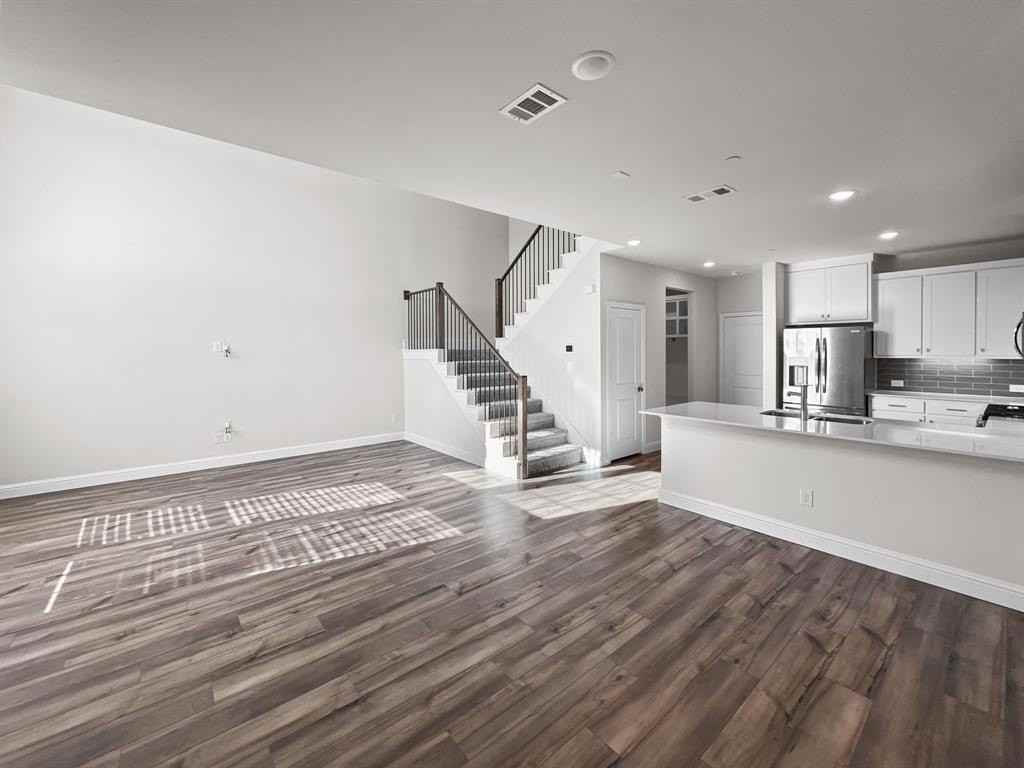 8876 Samara St - Photo 4 of 28
