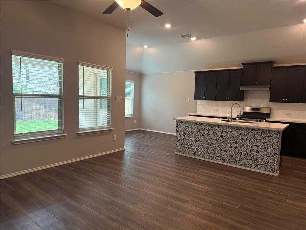 1004 Rising Moon Dr - Photo 3 of 13