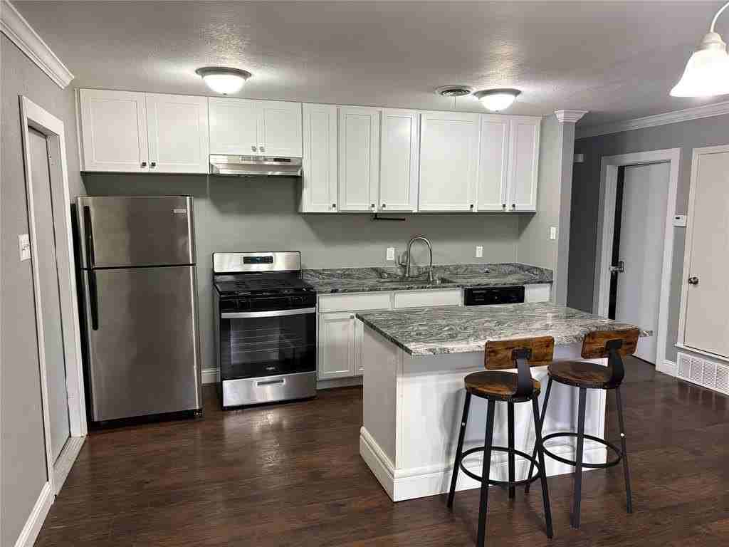 12404 Sunland St - Photo 2 of 17