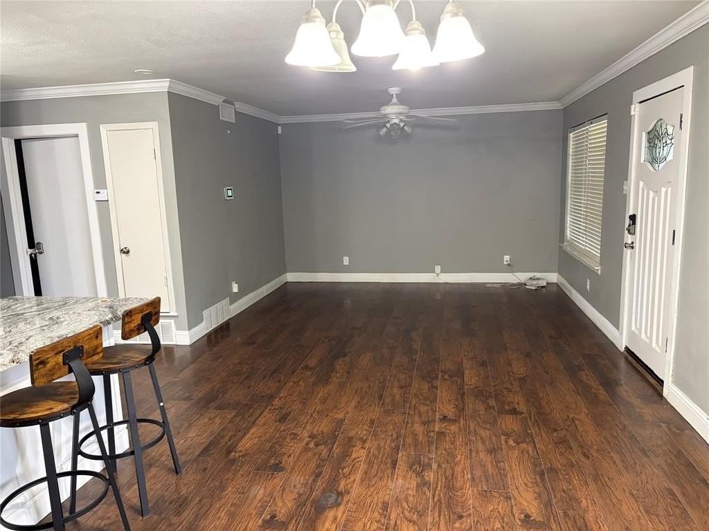 12404 Sunland St - Photo 4 of 17