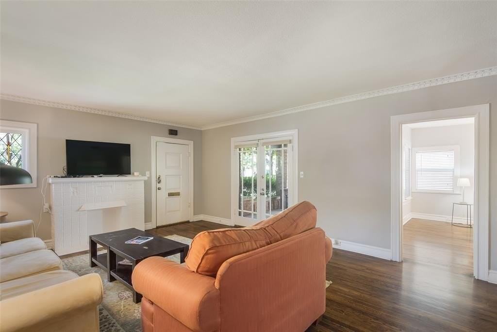 5902 Velasco Ave - Photo 3 of 20