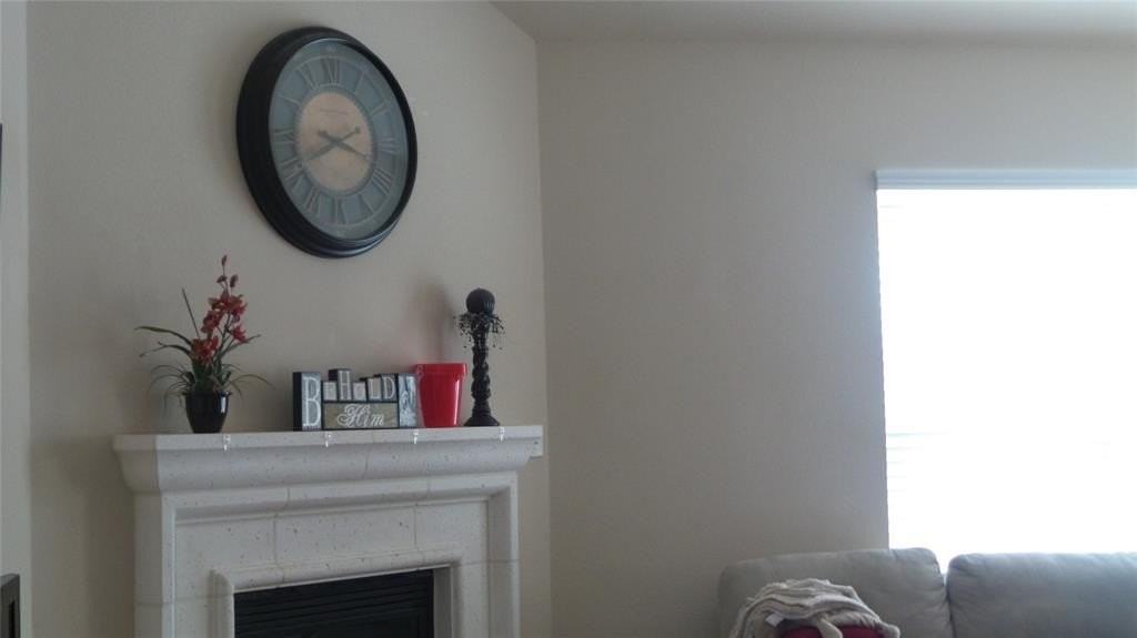 7105 Sugarplum Dr - Photo 4 of 21