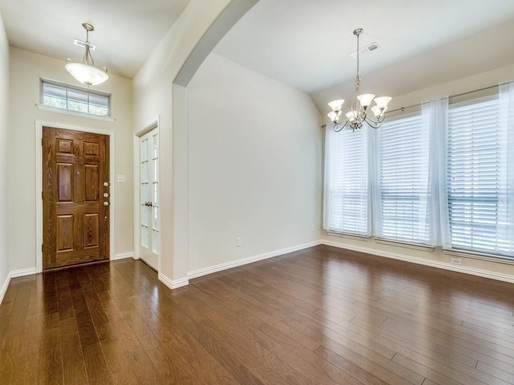 2712 Cole Castle Dr - Photo 2 of 12