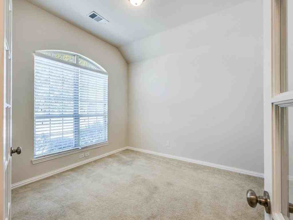 2712 Cole Castle Dr - Photo 3 of 12