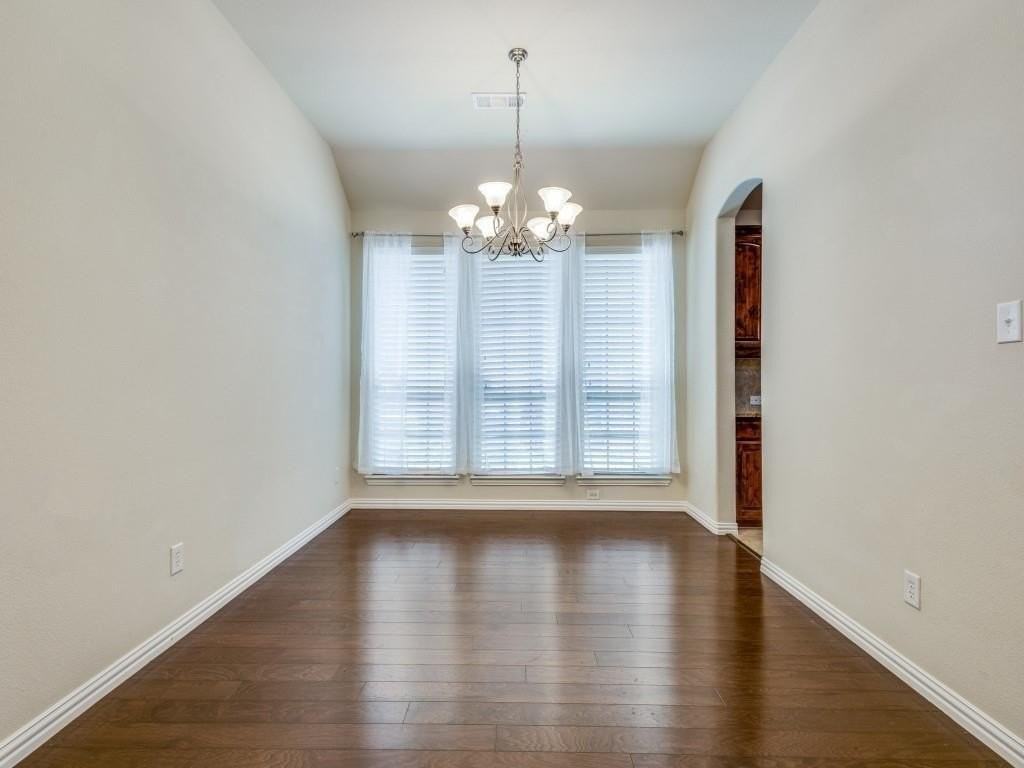2712 Cole Castle Dr - Photo 4 of 12