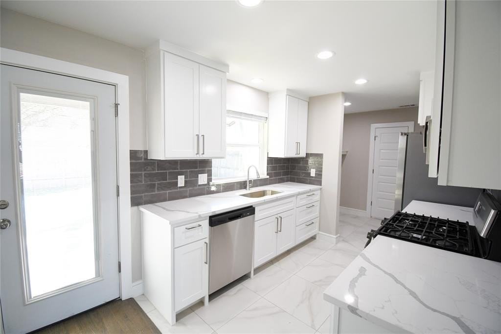 1422 Addington St - Photo 2 of 30