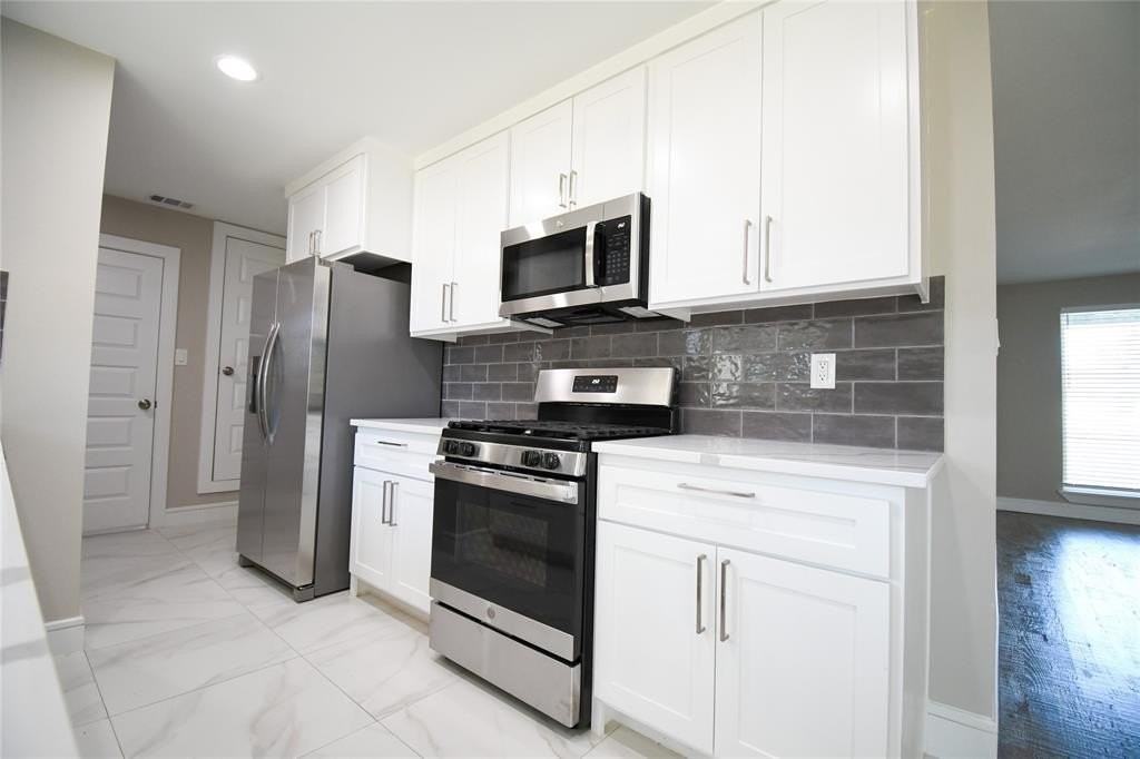 1422 Addington St - Photo 3 of 30