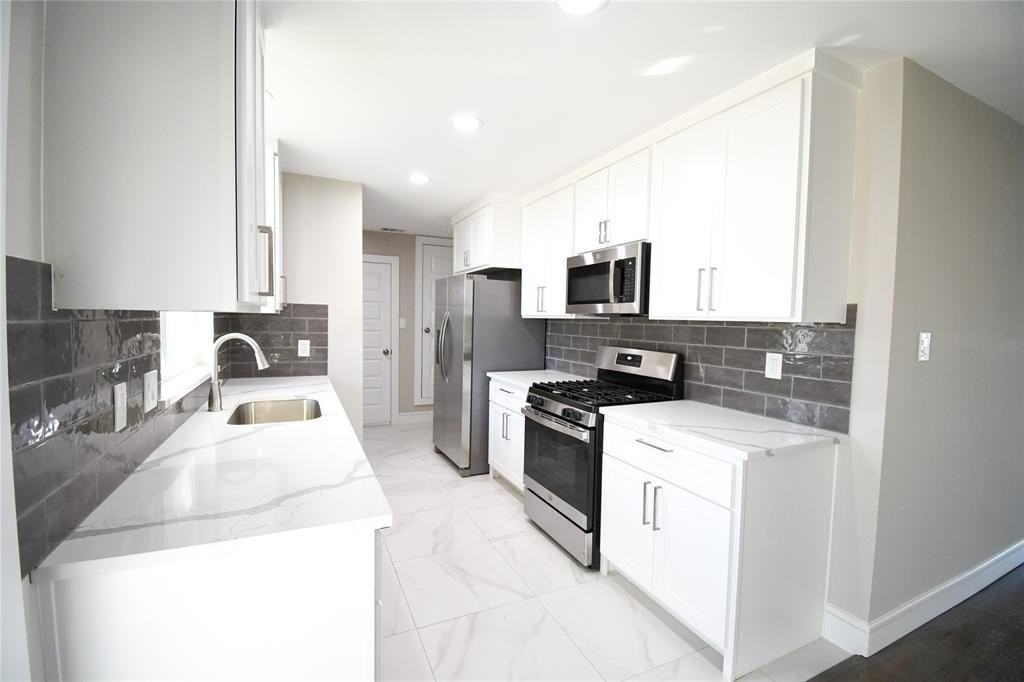 1422 Addington St - Photo 4 of 30