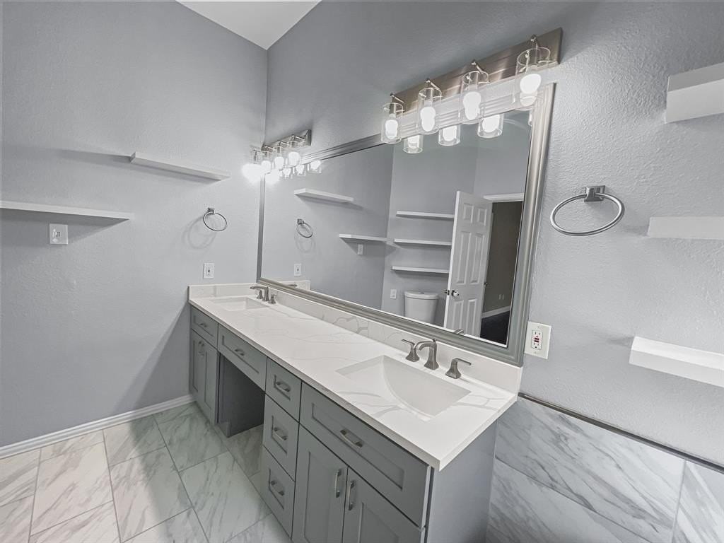 5624 Bedford Ln - Photo 3 of 22