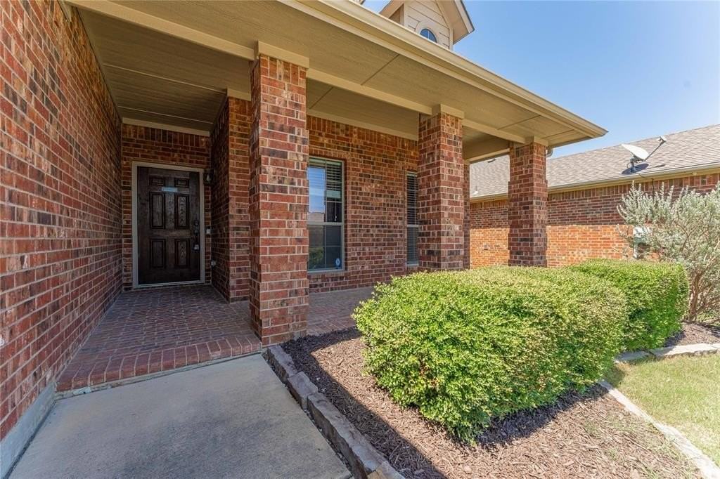 2401 Spruce Springs Way - Photo 3 of 31