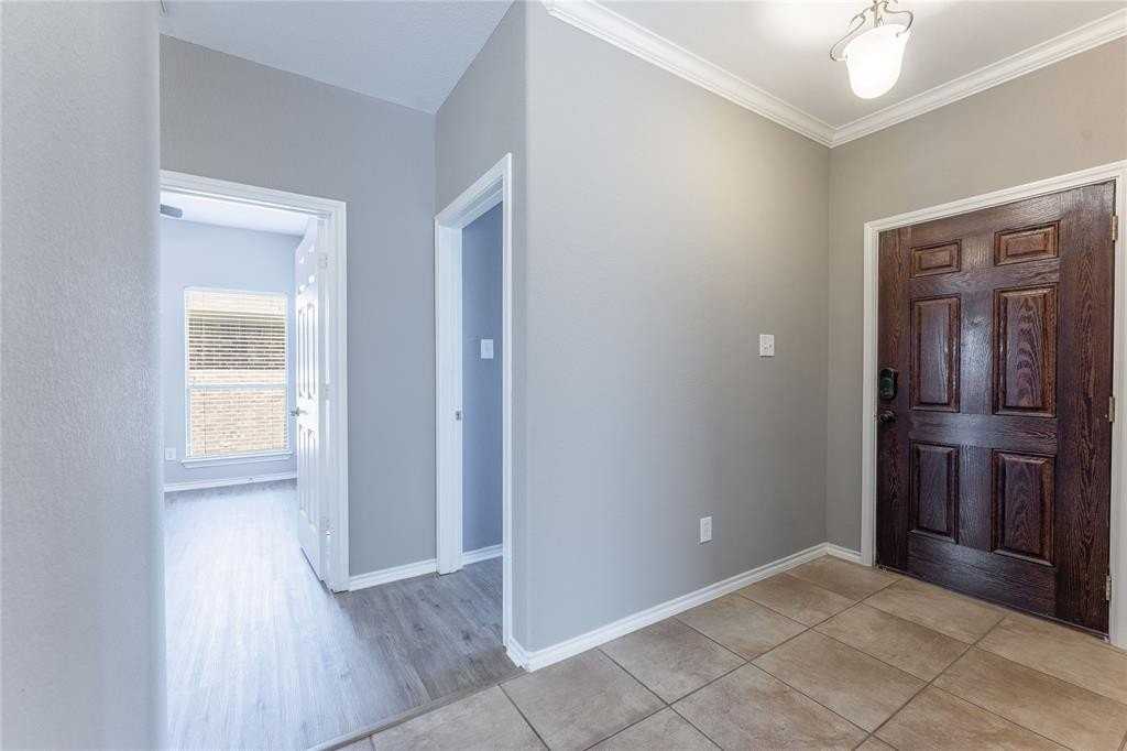 2401 Spruce Springs Way - Photo 4 of 31