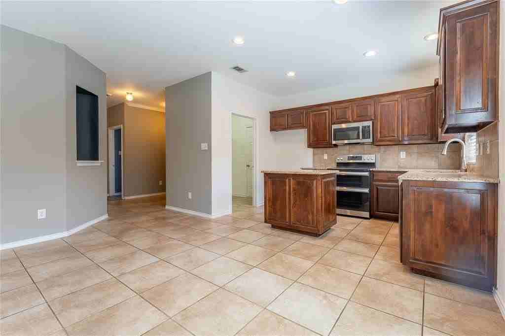 2401 Spruce Springs Way - Photo 7 of 31