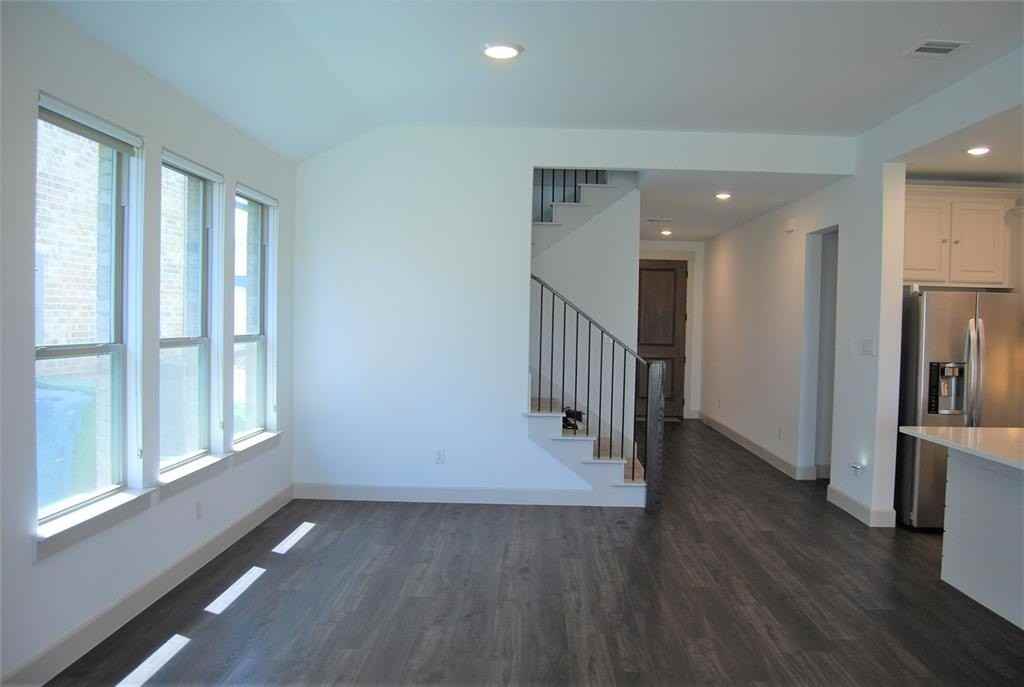 2133 Bonnell St - Photo 4 of 27