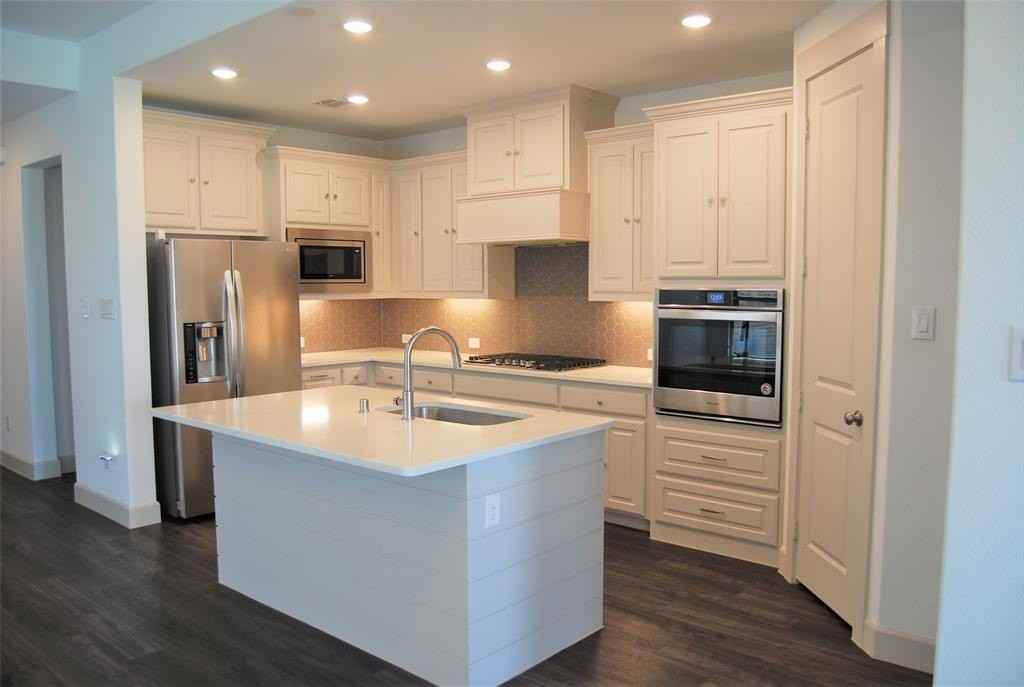 2133 Bonnell St - Photo 7 of 27