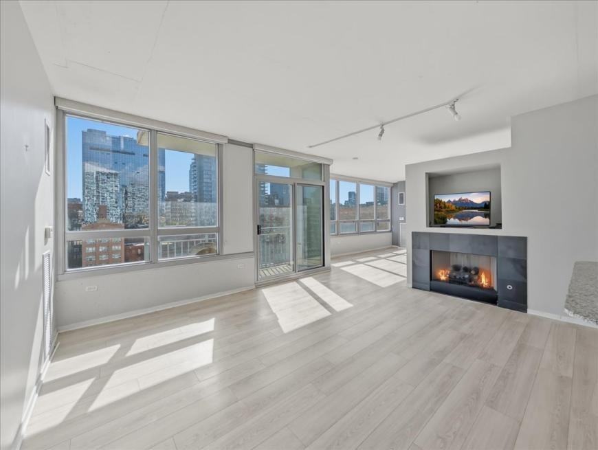 701 S Wells St - Photo 2 of 10