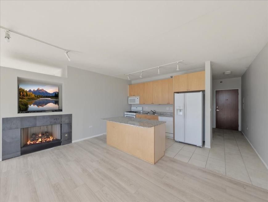 701 S Wells St - Photo 3 of 10