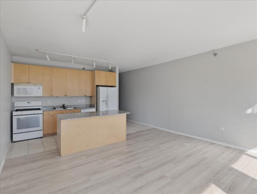 701 S Wells St - Photo 5 of 10