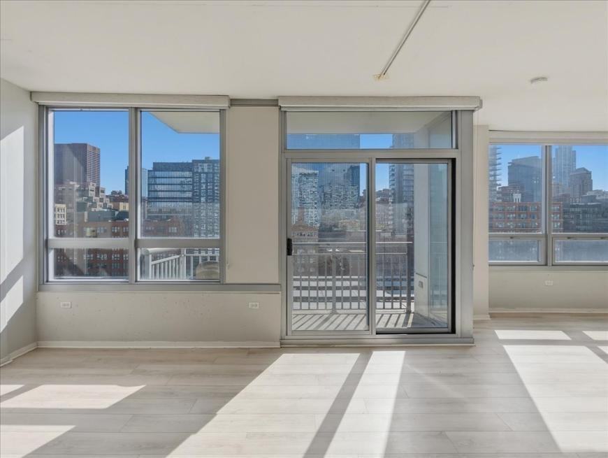 701 S Wells St - Photo 6 of 10