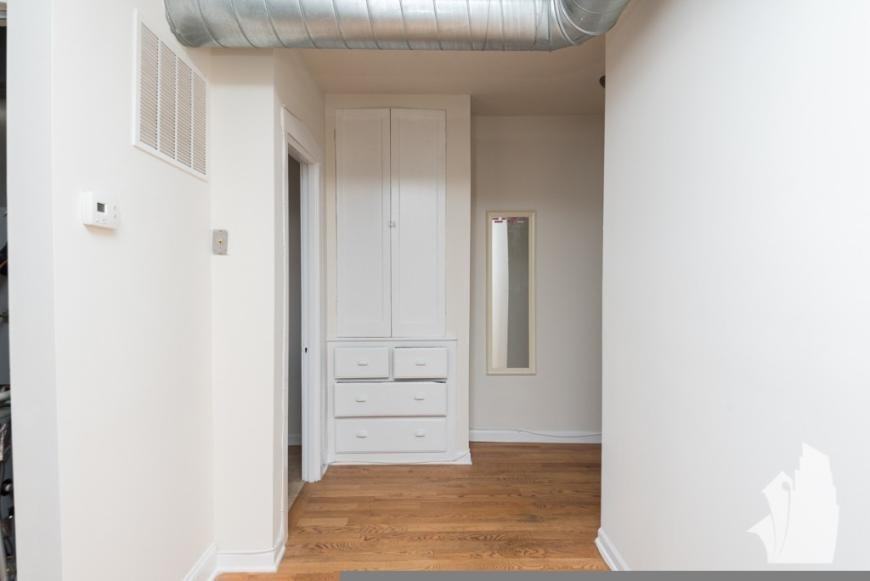 3323 N Lakewood Ave - Photo 4 of 10