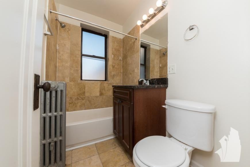 3323 N Lakewood Ave - Photo 6 of 10