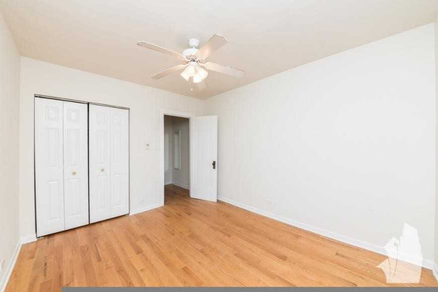 3323 N Lakewood Ave - Photo 7 of 10