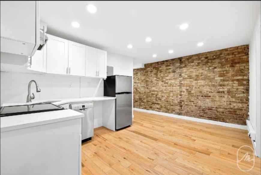 348 W 21st St - Photo 3 of 9
